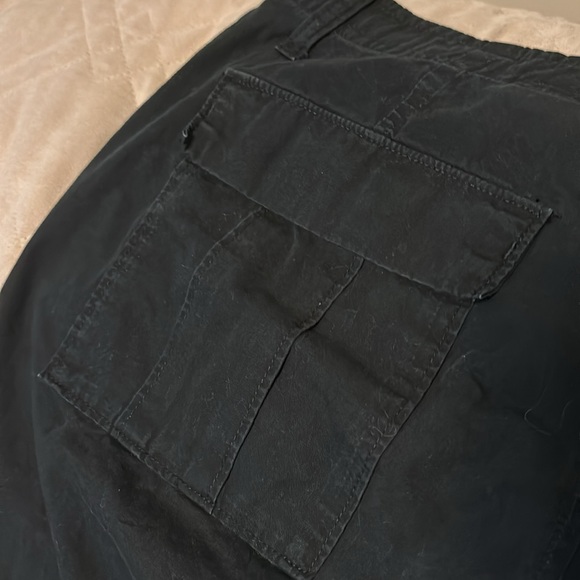 Black cotton Eddie Bauer capris. - Picture 4 of 4